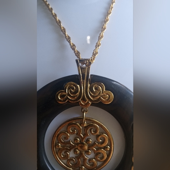 Trifari VTG Brown With Gold Tone Scrolls Spinner 3.5" Pendant Chain Necklace - Picture 9 of 13